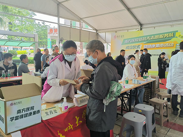 駱抗先志愿服務(wù)隊(duì)正式成立，為廣東病毒性肝炎早防早治注入新力量，提供營(yíng)養(yǎng)健康咨詢服務(wù)